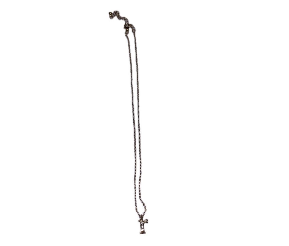 Lowercase 'r' necklace