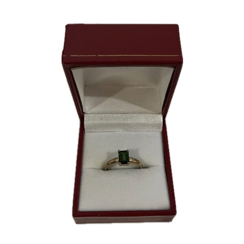 375 Ladies Emerald ring 